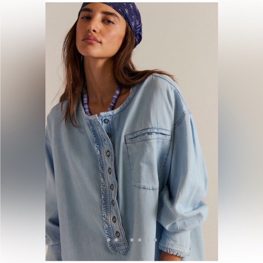 Free People NWT Denim Dreaming Pullover Size Large in So Soft Light Wash - Picture 2 of 12